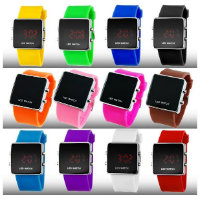 Montre LED carr&eacute;e avec bracelet silicone